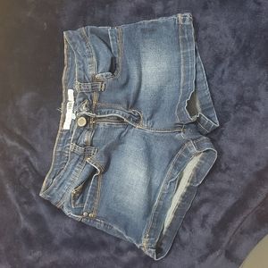 🚨YMI BettaBum jean shorts size 5